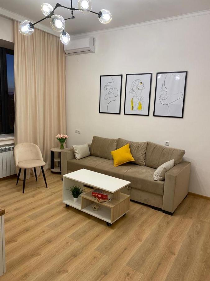 Beautiful Apartment With 3 Balconies In The Center Of يريفان المظهر الخارجي الصورة