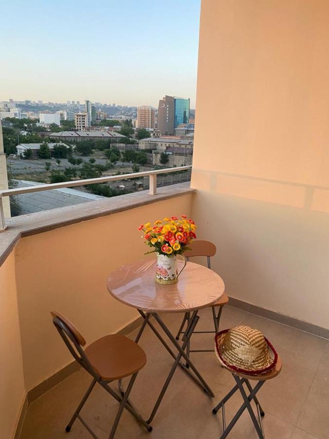 Beautiful Apartment With 3 Balconies In The Center Of يريفان المظهر الخارجي الصورة